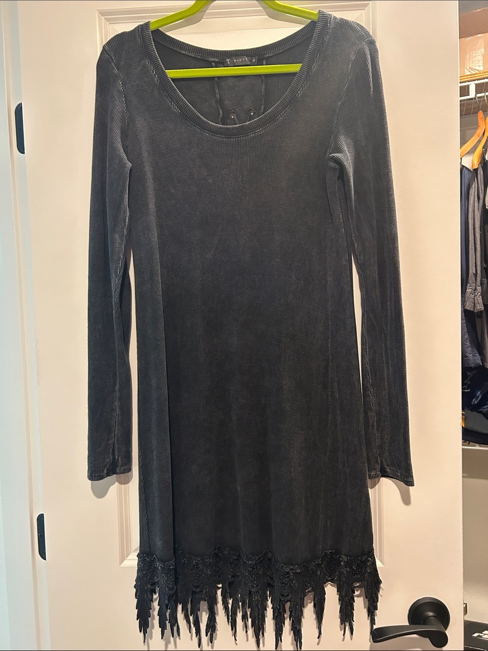 T Party Fashion Black Long-Sleeve Dress with Lace Fringe Hem